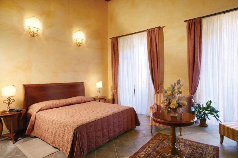 Hotel Palazzo Marzano Briatico Chambre photo